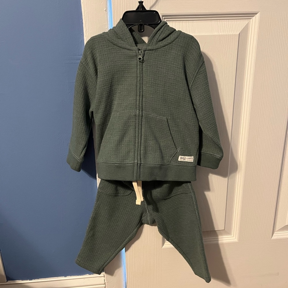 Baby gap sweat suit